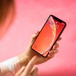 Votre iPhone XR affiche une vitre noire cassée ?