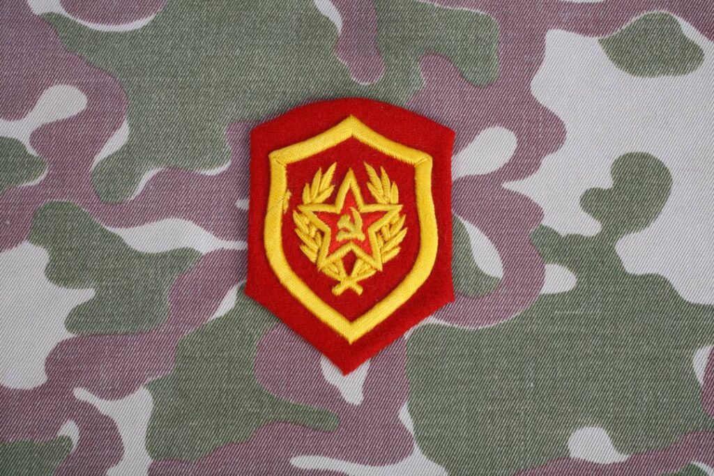 Les secrets pour un écusson brodé durable sur vos vêtements professionnels